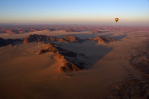 Ballooning-over-Sossusvlei